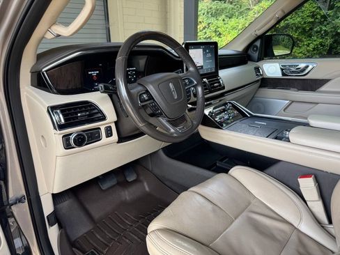 Used 2020 Lincoln Navigator Reserve w/ Luxury Package AWD/4WD image 11