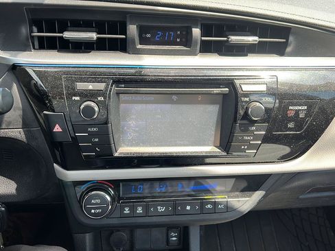 Used 2016 Toyota Corolla LE FWD image 6