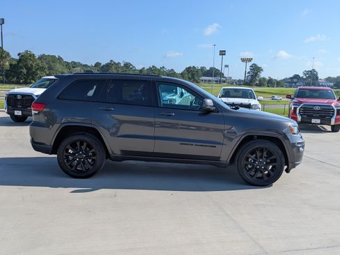 Certified 2021 Jeep Grand Cherokee Laredo X RWD image 6