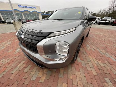 Used 2022 Mitsubishi Outlander SE image 26