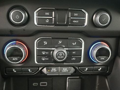 Used 2023 Chevrolet Tahoe LT w/ Luxury Package AWD/4WD image 13