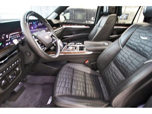 Used 2025 Cadillac Escalade Sport Platinum AWD/4WD image 5