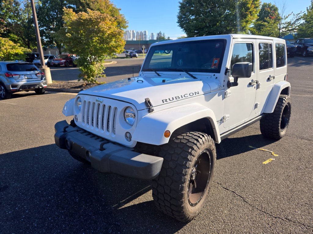 Used 2015 Jeep Wrangler Unlimited Rubicon w/ Connectivity Group AWD/4WD image 3