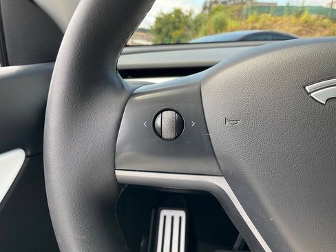 Used 2021 Tesla Model Y Long Range AWD/4WD image 46