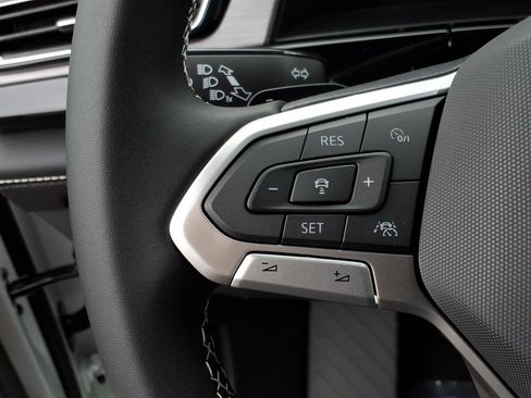 New 2026 Volkswagen Atlas Cross Sport SE FWD image 19