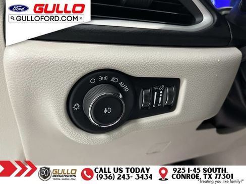 Used 2023 Chrysler Pacifica Touring-L FWD image 20