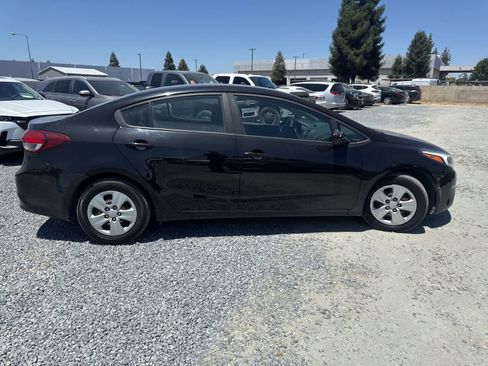 Used 2017 Kia Forte LX FWD image 3