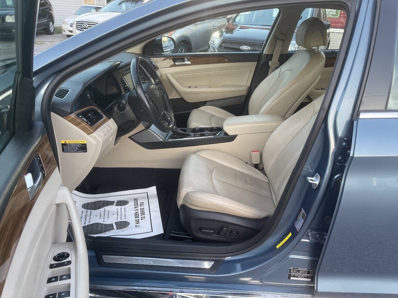 Used 2015 Hyundai Sonata Limited w/ Option Group 06 FWD image 10