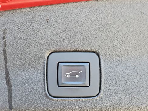 Used 2023 Chevrolet TrailBlazer RS w/ Sun and Liftgate Package AWD/4WD image 16