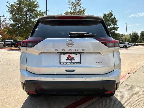 Used 2025 Nissan Rogue SV AWD/4WD image 7