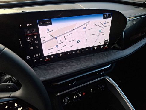 New 2025 Audi Q5 Prestige image 14