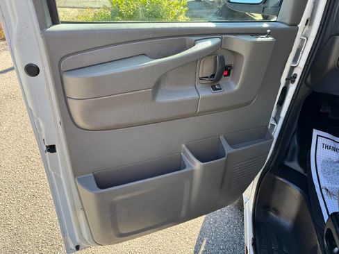 Used 2015 Chevrolet Express 2500 Extended image 39