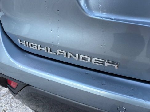 Used 2023 Toyota Highlander Limited FWD image 9
