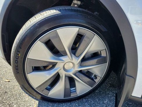 Used 2023 Tesla Model Y Long Range AWD/4WD image 17