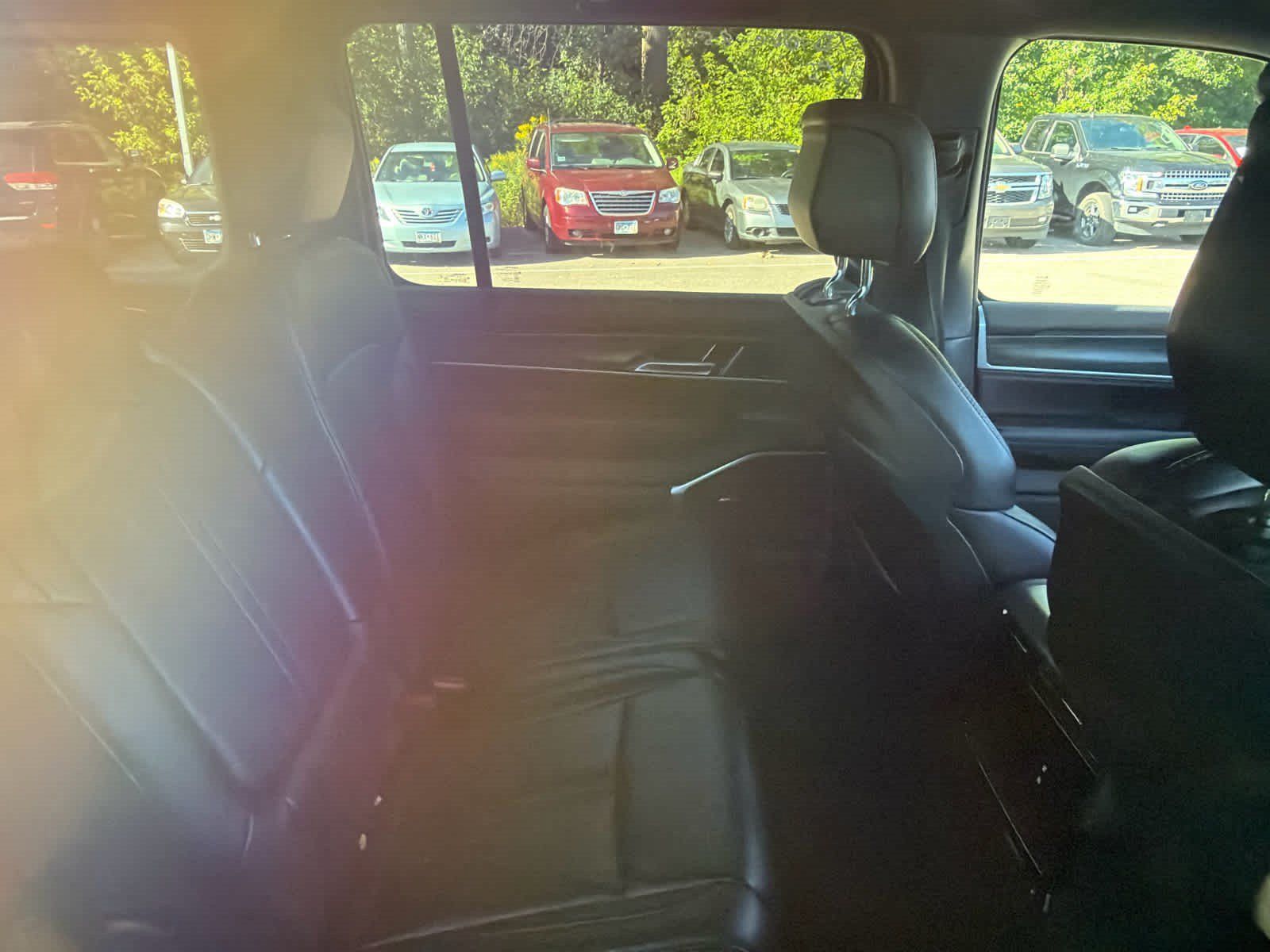 Used 2024 Jeep Wagoneer Series II w/ Flexible Seating Group AWD/4WD image 7
