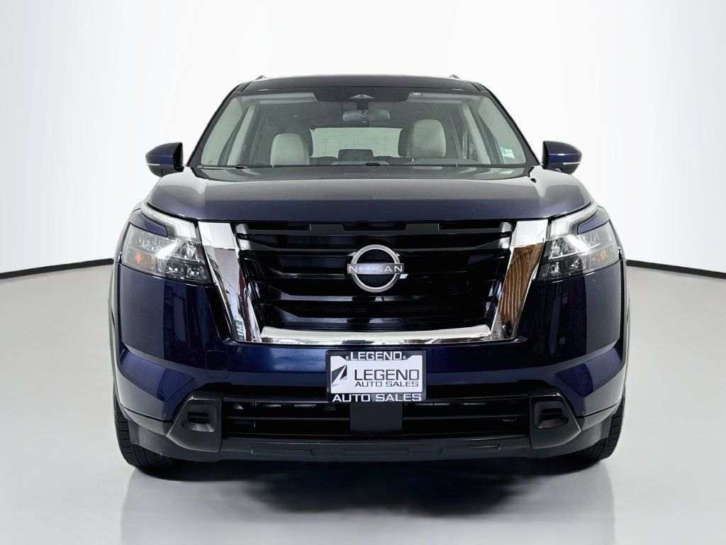 Used 2024 Nissan Pathfinder SV AWD/4WD image 2