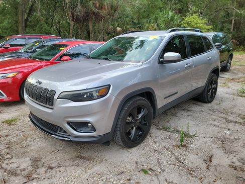 Used 2020 Jeep Cherokee Latitude Plus FWD image 3