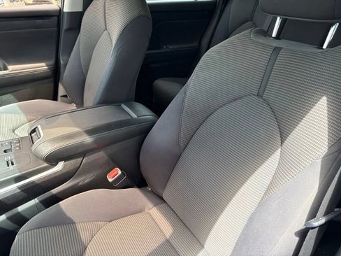 Used 2023 Toyota Highlander L FWD image 9