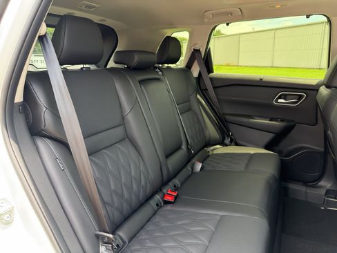 Used 2025 Nissan Rogue Platinum w/ Platinum Premium Package AWD/4WD image 18
