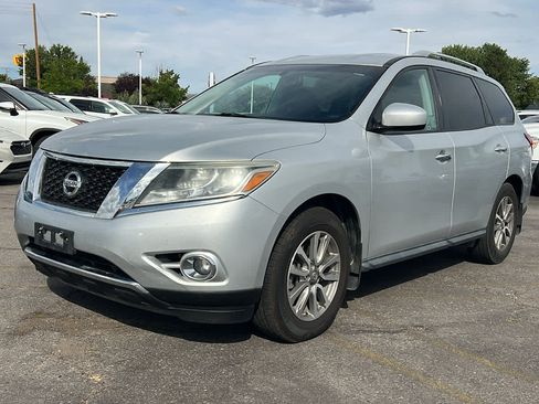 Used 2016 Nissan Pathfinder SV FWD image 1