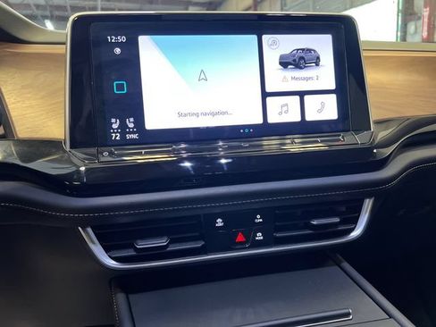 Certified 2025 Volkswagen Atlas SE FWD image 23