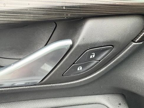 Used 2022 GMC Terrain SLT image 13