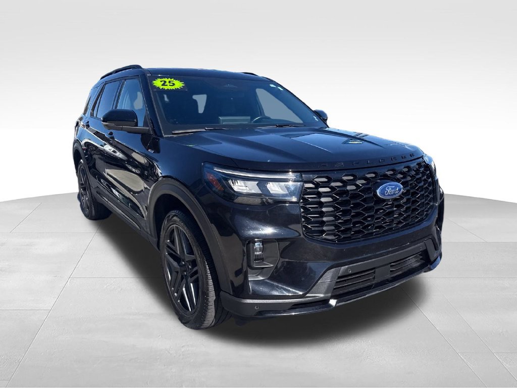 Used 2025 Ford Explorer ST-Line w/ ST-Line Street Pack AWD/4WD image 8