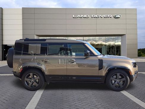 Certified 2024 Land Rover Defender 110 X-Dynamic SE AWD/4WD image 4