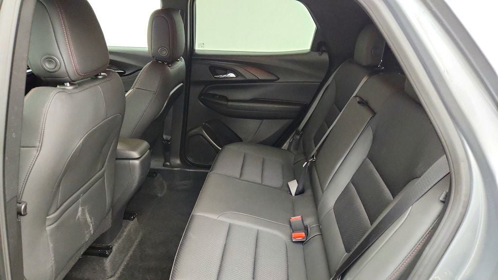 Used 2023 Chevrolet TrailBlazer RS FWD image 16