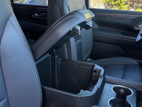 Used 2024 Chevrolet Suburban LT image 35