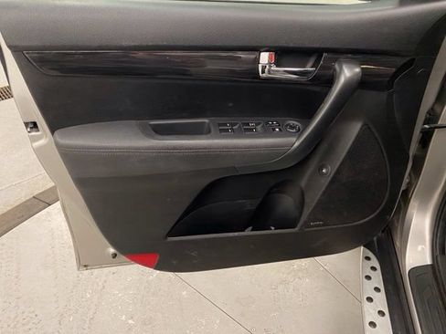 Used 2013 Kia Sorento EX w/ EX V6 Premium Pkg AWD/4WD image 24
