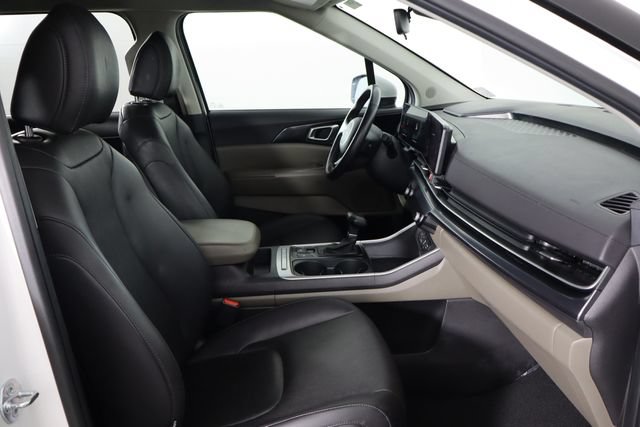 Certified 2025 Kia Carnival FWD image 19