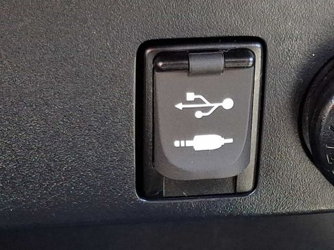 Used 2017 Toyota RAV4 LE AWD/4WD image 22
