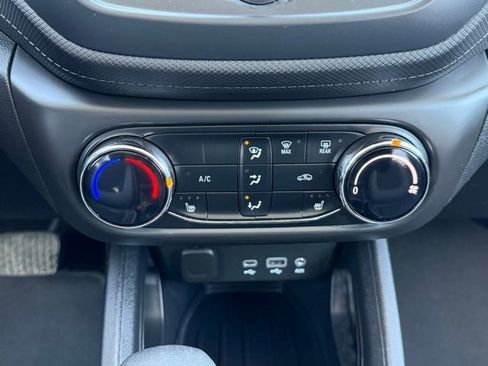 Used 2023 Chevrolet TrailBlazer LT image 32