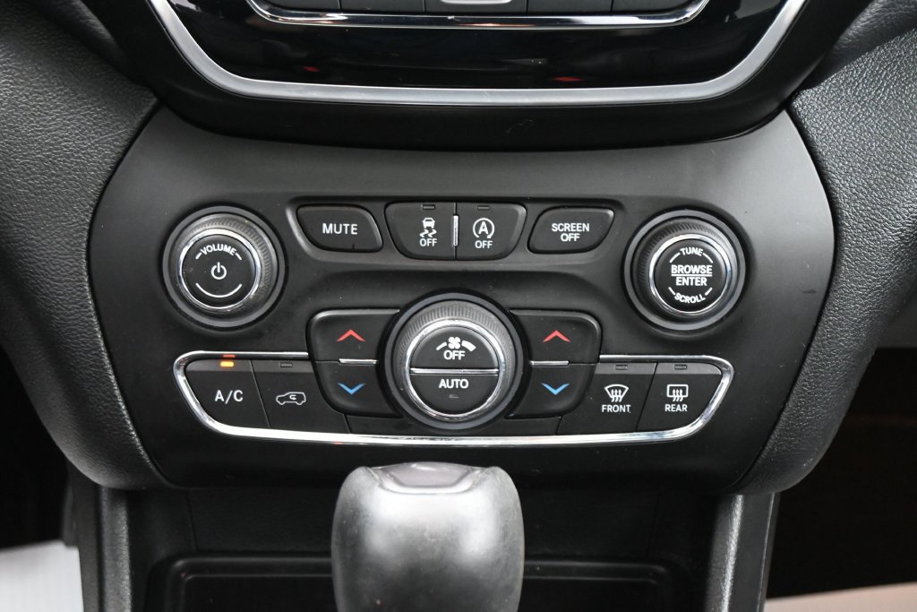 Used 2021 Jeep Cherokee Limited AWD/4WD image 22