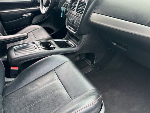 Used 2016 Dodge Grand Caravan R/T FWD image 17