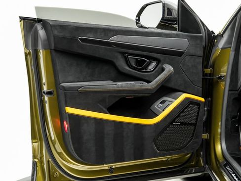 Used 2023 Lamborghini Urus Performante AWD/4WD image 52