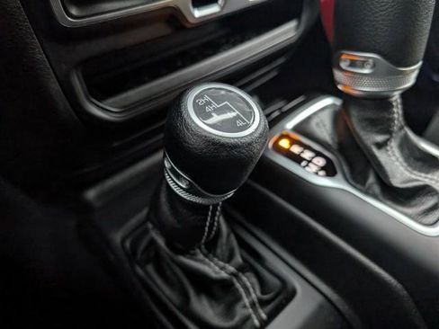 Used 2020 Jeep Wrangler Unlimited Sahara image 24