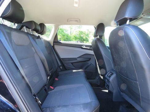 Used 2023 Volkswagen Taos SE AWD/4WD image 16