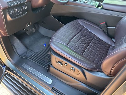 Certified 2023 Cadillac Escalade Sport Platinum w/ LPO, ONYX Package image 28