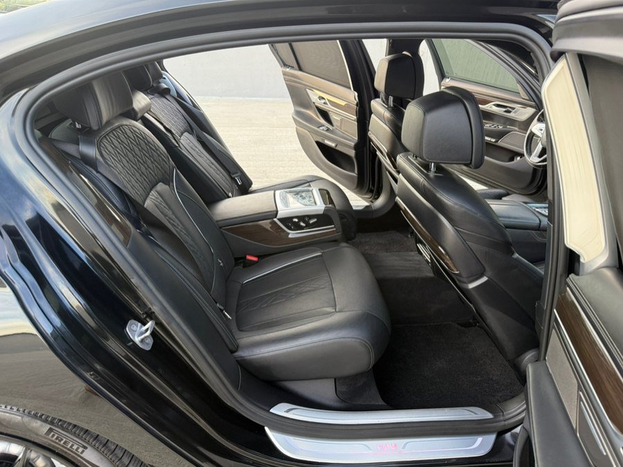 Used 2017 BMW 750i xDrive AWD/4WD image 22