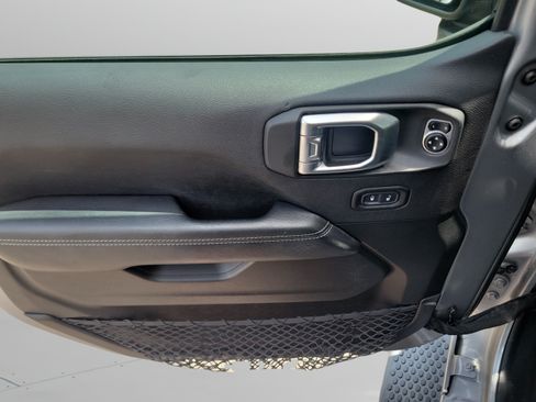 Used 2020 Jeep Wrangler Unlimited Sahara AWD/4WD image 21