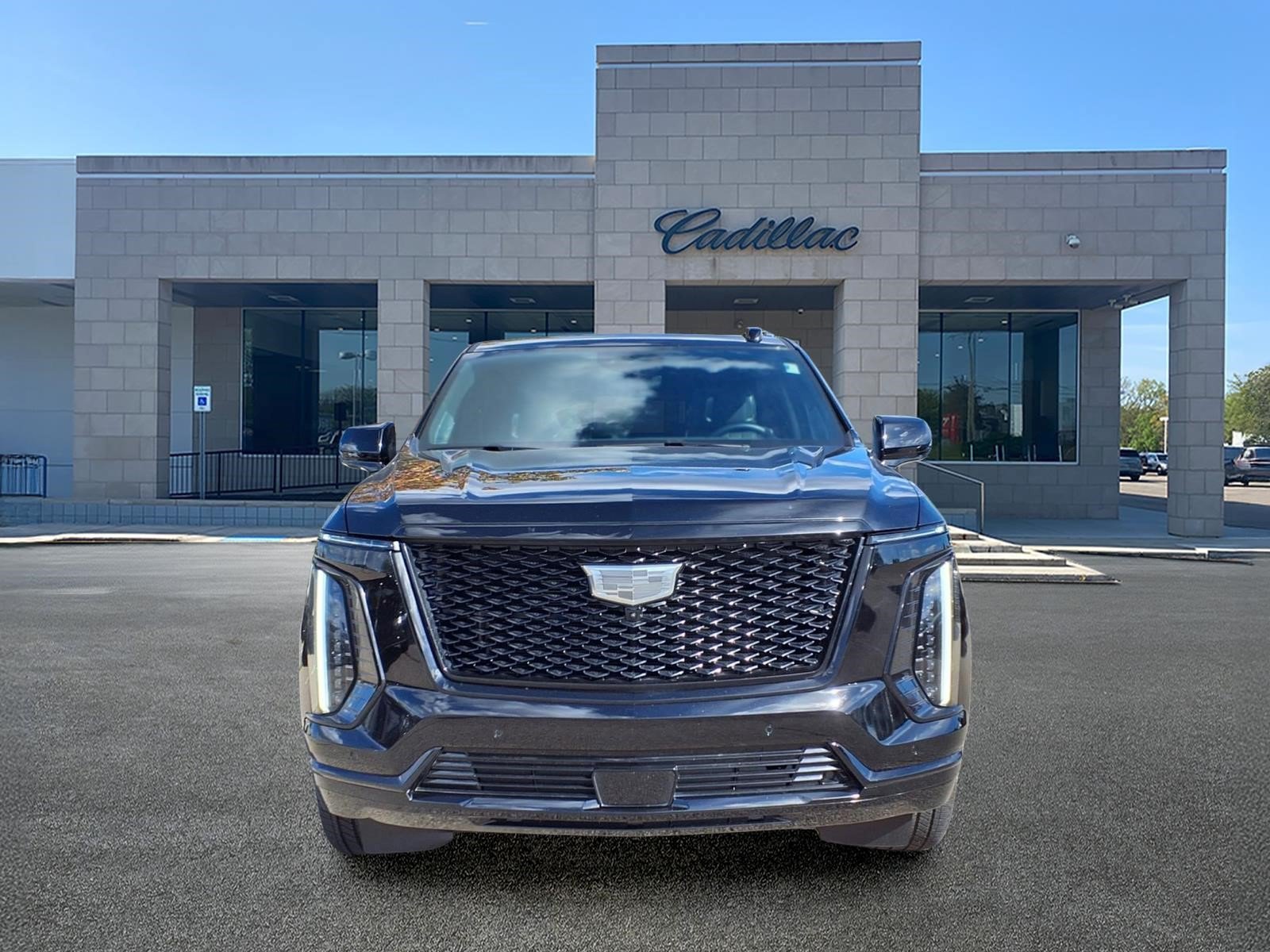 Used 2025 Cadillac Escalade ESV Sport Platinum AWD/4WD image 2
