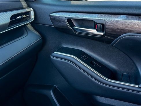 Certified 2021 Toyota Highlander Platinum image 24