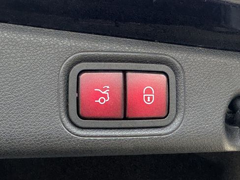 Used 2022 Mercedes-Benz E 350 Sedan w/ Driver Assistance Package image 8