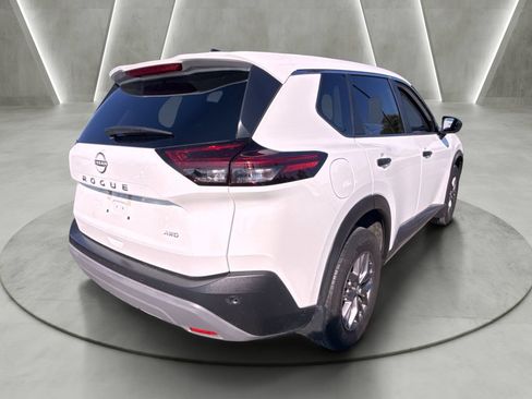 Used 2023 Nissan Rogue S AWD/4WD image 3