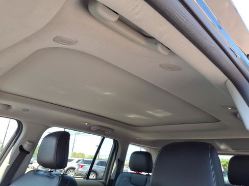 Used 2022 Jeep Grand Cherokee Limited AWD/4WD image 16