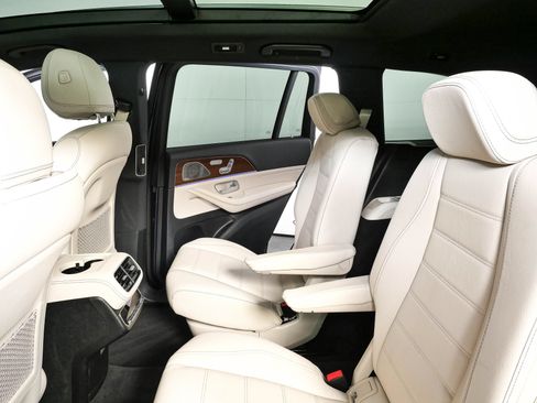 Used 2025 Mercedes-Benz GLS 450 4MATIC image 22