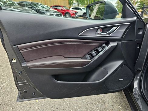 Used 2018 MAZDA MAZDA3 Grand Touring FWD image 22