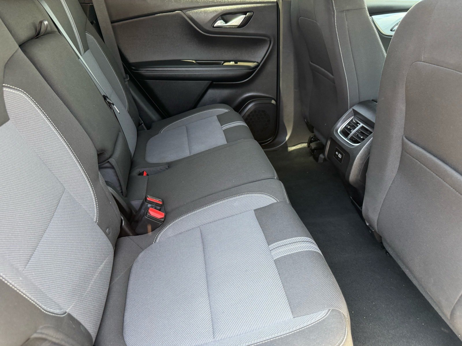 Used 2025 Chevrolet Blazer LT AWD/4WD image 29